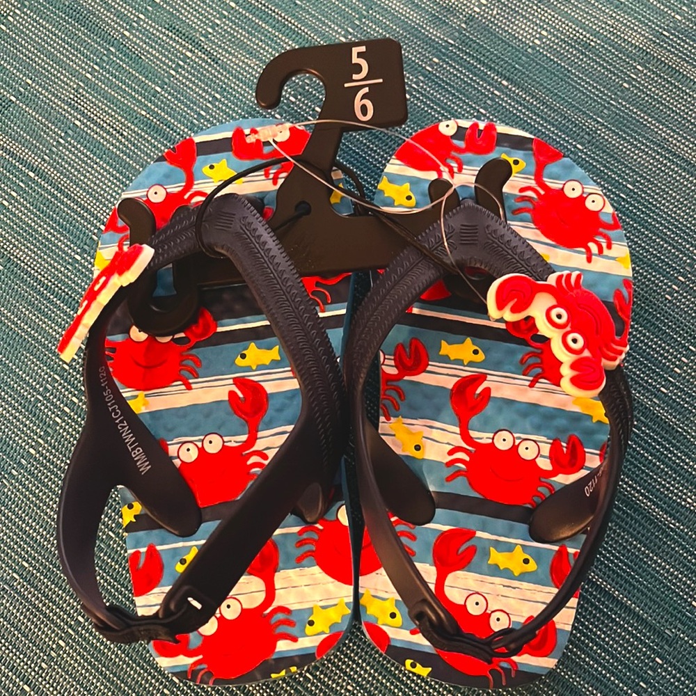 Toddler /lilttle boy 5/6 (two-three years)flip flops with back strap